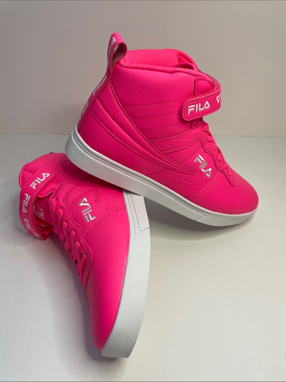 NIB FILA Women’s Hot Pink High-Top Sneakers with Strap.  Size 9. - Picture 4 of 7